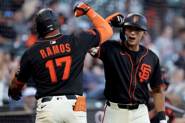 샌프란시스코 자이언츠 외야수 이정후가 미국 오하이오주 신시내티에 위치한 그레이트 아메리칸 볼파크에서 열린 2025 미국프로야구 메이저리그 신시내티 레즈와의 원정경기에 3번타자 겸 중견수로 선발 출전해 2타수 무안타 2볼넷 2득점으로 팀의 6-4 승리에 기여했다. AP 연합뉴스