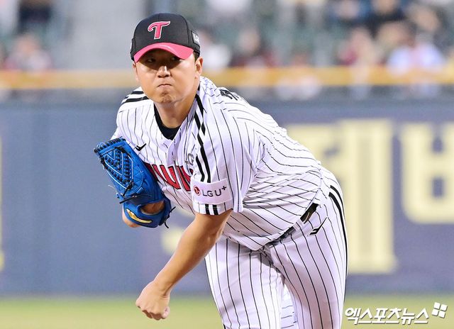 LG 투수 송승기는 27일 잠실구장에서 열린 '2025 신한 SOL Bank KBO 리그' 한화와 정규시즌 3차전 맞대결에서 선발 등판했다. 최고 구속 시속 150㎞ 강속구를 앞세워 최종 성적 7이닝 무실점을 기록. 생애 첫 선발 등판부터 확실한 눈도장을 찍었다. 엑스포츠뉴스 DB