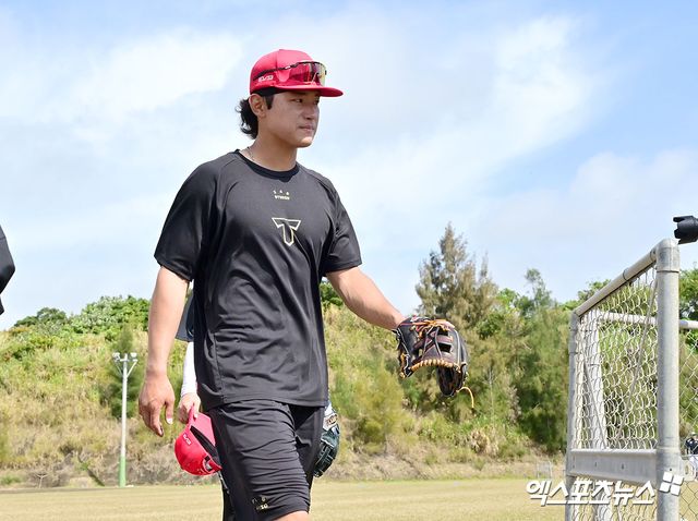 KIA 타이거즈 내야수 김도영이 일본 오키나와 스프링캠프에서 훈련을 준비하고 있다. 일본 오키나와, 김한준 기자