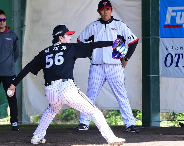 ​​​​​​LG 투수 최채흥은 2일 기노자구장에서 열린 KT와 연습경기에서 구원 등판했다. 1이닝 무실점 삼자범퇴로 산뜻한 출발을 알렸다. 개막 전까지 직구 구위를 끌어올리려 한다. 엑스포츠뉴스 DB