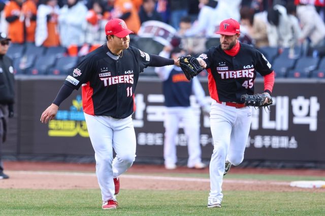 KIA는 30일 대전 한화생명 볼파크에서 열린 2025 신한 SOL Bank KBO리그 한화 이글스와의 경기에서 5-3 승리를 거두고 4연패 사슬을 끊었다. 조상우는 1⅔이닝을 퍼펙트로 막고 홀드를 챙겼다. KIA 타이거즈
