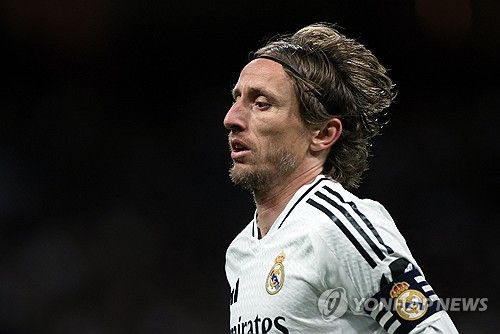 영국 매체 '데일리스타'가 30일(한국시간) 레알 마드리드가 맨유 주장 브루누를 영입 후보로 올렸다고 보도했다. 연합뉴스