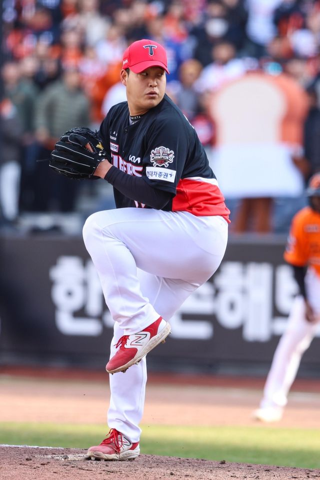 KIA는 30일 대전 한화생명 볼파크에서 열린 2025 신한 SOL Bank KBO리그 한화 이글스와의 경기에서 5-3 승리를 거두고 4연패 사슬을 끊었다. 조상우는 1⅔이닝을 퍼펙트로 막고 홀드를 챙겼다. KIA 타이거즈