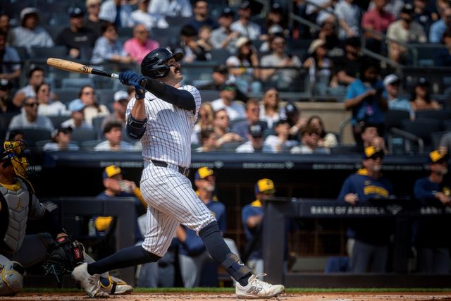 뉴욕 양키스가 30일 미국 뉴욕주 브롱스에 위치한 양키스타디움에서 열린 2025 MLB 밀워키와의 홈경기에서 20-9로 승리했다. 양키스 오스틴 웰스가 1회말 2사에서 홈런을 날리고 있다. AP 연합뉴스