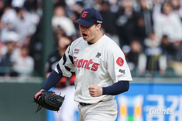 롯데 자이언츠 외국인 투수 터커 데이비슨이 30일 부산 사직야구장에서 열린 2025 신한 SOL Bank KBO리그 KT 위즈와의 팀 간 3차전에 선발등판, 6⅓이닝 4피안타 2볼넷 5탈삼진 2실점을 기록했다. 사진 롯데 자이언츠