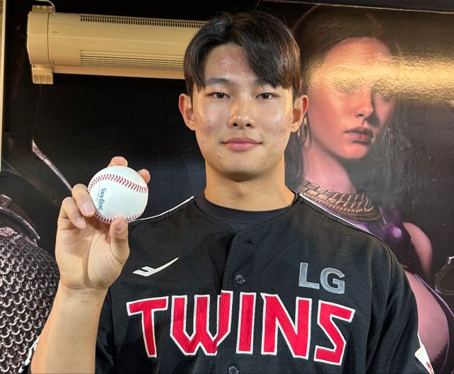 ​​LG 투수 김영우는 29일 창원 NC파크에서 열린 '2025 신한 SOL Bank KBO 리그' NC와 정규시즌 2차전에서 구원 등판했다. 1이닝 무실점으로 KBO리그 데뷔전을 깔끔하게 마무리했다. LG 트윈스