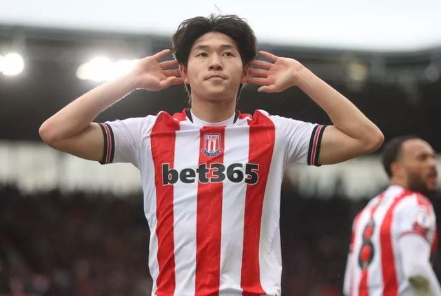 배준호와 양민혁이 30일(한국시간) 영국 스토크에 있는 브리타니아 스타디움에서 열린 2024-2025시즌 잉글랜드 챔피언십(2부) 39라운드 맞대결에서 나란히 득점포를 가동했다.&nbsp;스토크