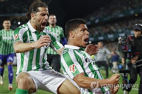 베테랑 미드필더 이스코가 31일(한국시간) 스페인 발렌시아의 베니토 비야마린 경기장에서 열린 레알 베티스와 세비야의 2024-2025시즌 라리가 29라운드 '안달루시아 더비' 홈 경기 후 인터뷰에서 안토니 영입을 위해 모금이라고 해야 한다고 말했다.&nbsp;연합뉴스