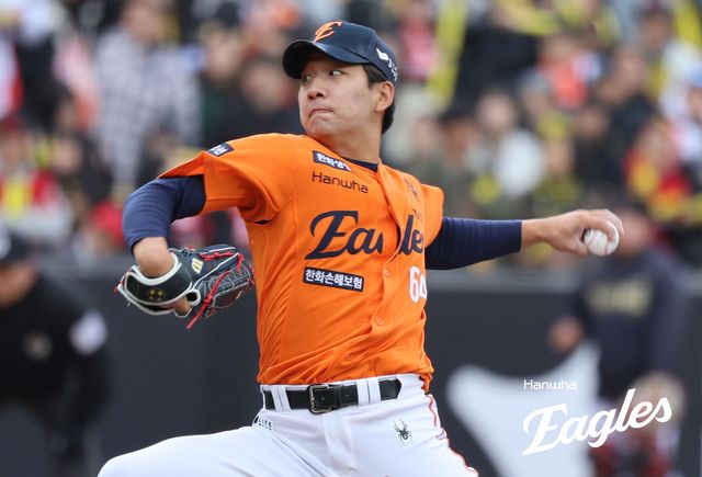 한화 이글스 신인 투수 권민규는 1군 데뷔전이었던 26일 잠실 LG전에서 1이닝 무실점, 홈 데뷔전이었던 대전 KIA전에서 1⅓이닝 무실점을 기록했다. 한화 이글스