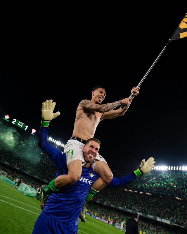 베테랑 미드필더 이스코가 31일(한국시간) 스페인 발렌시아의 베니토 비야마린 경기장에서 열린 레알 베티스와 세비야의 2024-2025시즌 라리가 29라운드 '안달루시아 더비' 홈 경기 후 인터뷰에서 안토니 영입을 위해 모금이라고 해야 한다고 말했다.&nbsp;베티스