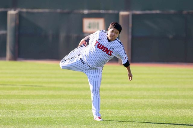 LG 투수 장현식은 지난 30일 이천 LG챔피언스파크에서 열린 '2025 메디힐 KBO 퓨처스리그' 한화전에서 구원 등판했다. 1이닝 무실점으로 실전 감각을 더욱 끌어올렸다. LG 트윈스