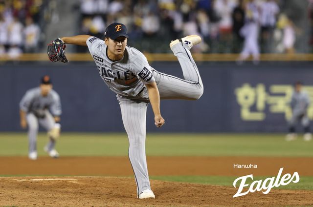 한화 이글스 신인 투수 권민규는 1군 데뷔전이었던 26일 잠실 LG전에서 1이닝 무실점, 홈 데뷔전이었던 대전 KIA전에서 1⅓이닝 무실점을 기록했다. 한화 이글스