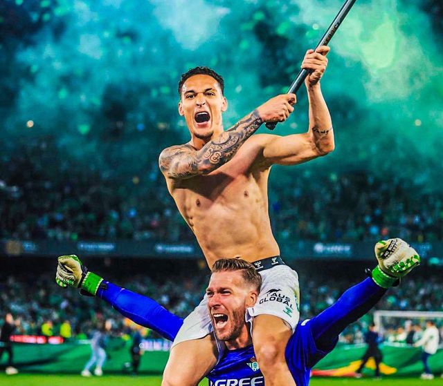 베테랑 미드필더 이스코가 31일(한국시간) 스페인 발렌시아의 베니토 비야마린 경기장에서 열린 레알 베티스와 세비야의 2024-2025시즌 라리가 29라운드 '안달루시아 더비' 홈 경기 후 인터뷰에서 안토니 영입을 위해 모금이라고 해야 한다고 말했다.&nbsp;베티스