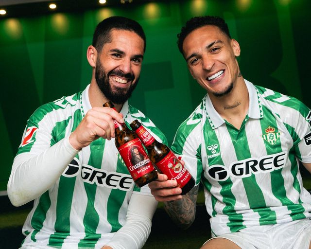 베테랑 미드필더 이스코가 31일(한국시간) 스페인 발렌시아의 베니토 비야마린 경기장에서 열린 레알 베티스와 세비야의 2024-2025시즌 라리가 29라운드 '안달루시아 더비' 홈 경기 후 인터뷰에서 안토니 영입을 위해 모금이라고 해야 한다고 말했다.&nbsp;베티스