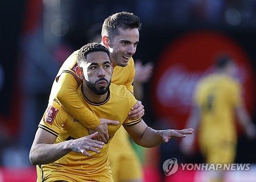 긴 시간 잔류할지, 거액을 주고 판매가 될지 판가름이 난다. 이를 두고 손흥민은 이제 끝났다는 충격적인 주장이 제기됐다.&nbsp; 토트넘 팬매체 '토트넘 홋스퍼 뉴스'가 31일(한국시간) 토트넘이 다가오는 여름 이적시장에 손흥민과 결별할 것이라며 토트넘에서의 손흥민은 끝났다고 주장했다.연합뉴스