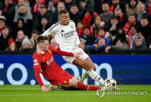 리버풀 지역지 '에코'가 4일(한국시간) 리버풀이 구단 유망주 브래들리와 재계약 협상을 하고 있다고 보도했다.&nbsp;연합뉴스