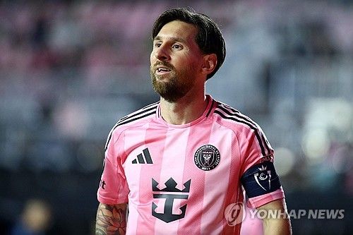 영국 매체 가디언이 3일(한국시간) 미국 메이저리그 사커(MLS) 구단들이 부상으로 메시가 결장하게 되자 이에 사과하고 무료 티켓 등으로 보상하고 있다고 전했다.&nbsp;연합뉴스