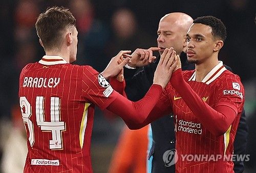 리버풀 지역지 '에코'가 4일(한국시간) 리버풀이 구단 유망주 브래들리와 재계약 협상을 하고 있다고 보도했다.&nbsp;연합뉴스