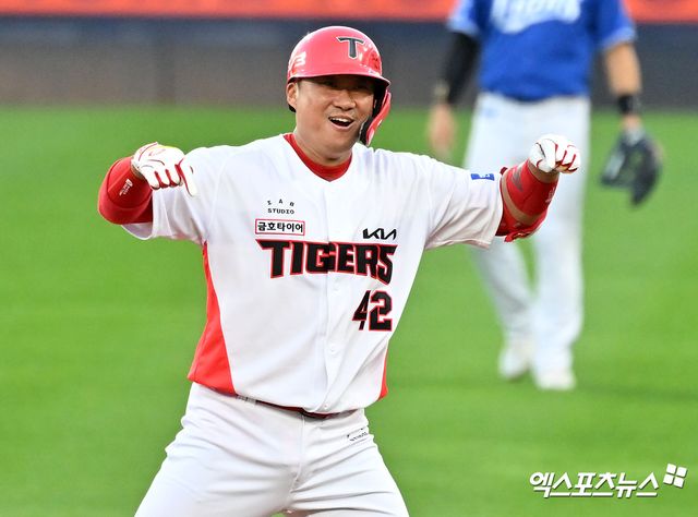 KIA 타이거즈 포수 김태군이 지난해 한국시리즈 경기에서 세리머니하고 있다. 엑스포츠뉴스 DB