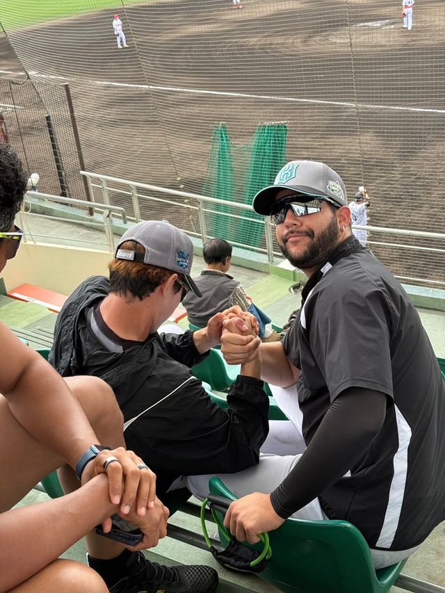 왼쪽부터 KT 위즈 원상현, 헤이수스. KT 위즈