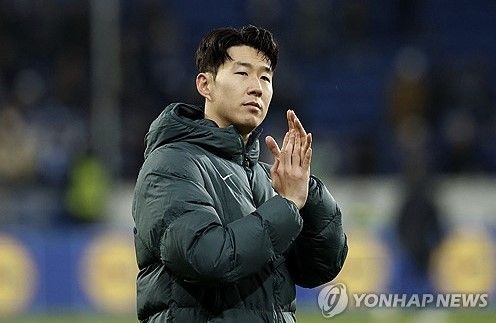 독일 매체가 손흥민의 바이에른 뮌헨 이적 가능성을 다뤘다. 독일 매체 TZ는 뮌헨이 새로운 스타를 좇고 있다며 토트넘에서 뛰는 손흥민이 그 대상임을 알렸다. 특히 손흥민은 과거 토트넘에서 호흡을 맞췄던 뮌헨 스트라이커 해리 케인과 프리미어리그에서 47골을 합작하는 등 텔레파시가 통하는 사이라는 엄청난 장점이 있다. 연합뉴스