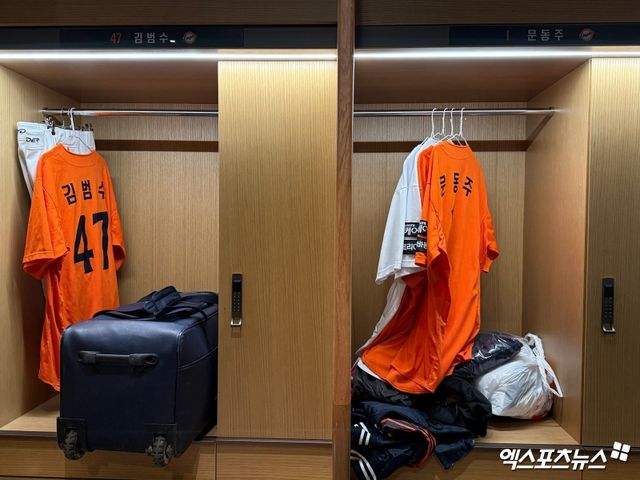 대전광역시는 5일 한화의 새 홈구장 대전 한화생명 볼파크의 개장식을 열었다. 한화 선수단은 전날 스프링캠프를 마치고 일본 오키나와에서 귀국했고, 주장 채은성을 비롯해 최재훈, 이태양, 황영묵, 노시환, 문동주가 팬사인회 참석을 위해 이날 신구장을 찾았다. 대전, 조은혜 기자