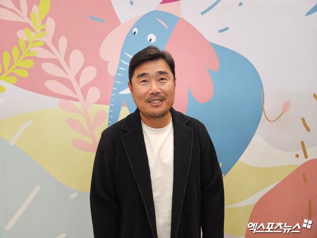 이호준 감독이 이끄는 NC 다이노스 선수단이 2차 대만 타이난 캠프를 마치고 5일 인천국제공항 제1여객터미널을 통해 귀국했다. 이호준 감독이 취재진과 인터뷰에 임하고 있다. 인천공항, 유준상 기자