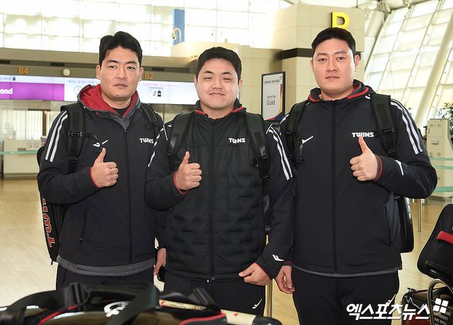 LG 트윈스 선수단이 스프링캠프를 위해 23일 오전 인천국제공항을 통해 미국으로 출국했다. LG 심창민, 장현식, 김강률이 포즈를 취하고 있다. 엑스포츠뉴스 DB