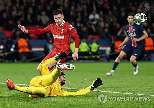 PSG가 6일(한국시간) 프랑스 파리에 있는 파르크 데 프랭스에서 열린 리버풀과의 2024-2025시즌 유럽축구연맹(UEFA) 챔피언스리그 16강 1차전에서 극적인 하비 엘리엇의 골에 0-1로 패했다.&nbsp;연합뉴스