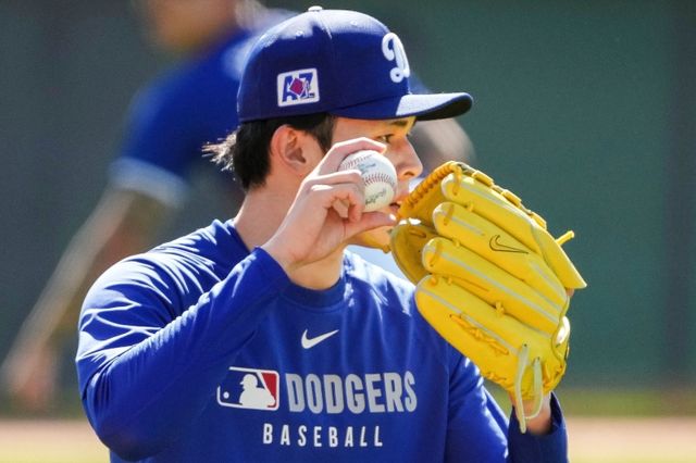 사사키는 5일(한국시간) 미국 애리조나주 글렌데일 캐멀백랜치에서 열린 2025 미국프로야구 MLB 신시내티 레즈와 시범경기에 다저스의 두 번째 투수로 등판해 3이닝 2피안타 2사사구 5탈삼진 무실점을 기록했다. AP연합뉴스