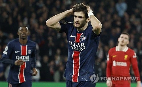 PSG가 6일(한국시간) 프랑스 파리에 있는 파르크 데 프랭스에서 열린 리버풀과의 2024-2025시즌 유럽축구연맹(UEFA) 챔피언스리그 16강 1차전에서 극적인 하비 엘리엇의 골에 0-1로 패했다.&nbsp;연합뉴스