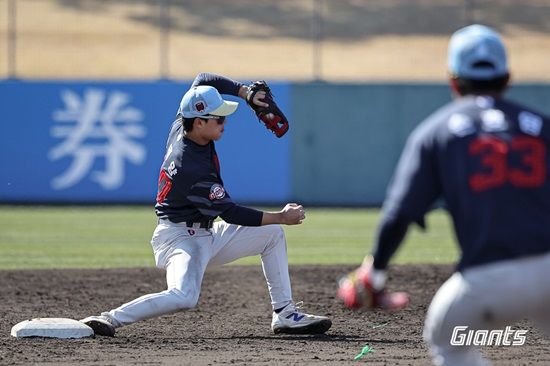 롯데 자이언츠 내야수 한태양이 미야자키 구춘대회 경기에 출전해 인상적인 경기력을 선보였다. 롯데 자이언츠