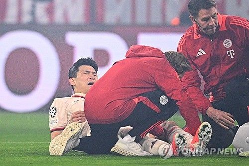 뱅상 콤파니 감독이 이끄는 바이에른 뮌헨이 6일(한국시간) 독일 바이에른주 뮌헨에 있는 푸스발 아레나 뮌헨에서 열린 바이엘 레버쿠젠과의 2024-2025시즌 유럽축구연맹(UEFA) 챔피언스리그 16강 1차전에서 3-0 완승을 거뒀다.&nbsp;김민재도 후반 막판 교체되기 전까지 발목을 다쳤음에도 불구하고 안정적인 활약을 선보이며 팀의 무실점 승리를 이끌었다.&nbsp;연합뉴스