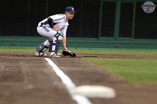 두산 베어스 포수 박민준이 주전 포수 양의지의 뒤를 받힐 세이브 포수로 성장하고자 한다. 두산 베어스