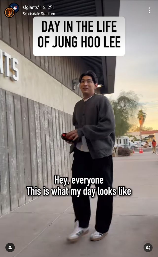 샌프란시스코 자이언츠가 6일 구단 공식 SNS를 통해 팀의 주전 외야수인 이정후의 하루 일상을 담은 영상을 공개했다. 이정후의 출근 장면부터 웨이트 트레이닝, 필드 훈련을 촬영했으며, 이정후가 한국어로 자신의 일상을 소개했다. 샌프란시스코 구단 공식 SNS