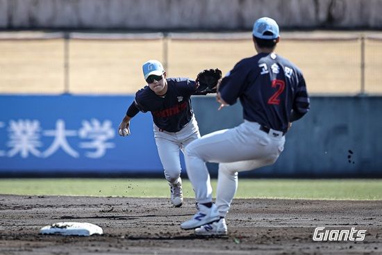롯데 자이언츠 내야수 한태양이 미야자키 구춘대회 경기에 출전해 인상적인 경기력을 선보였다. 롯데 자이언츠