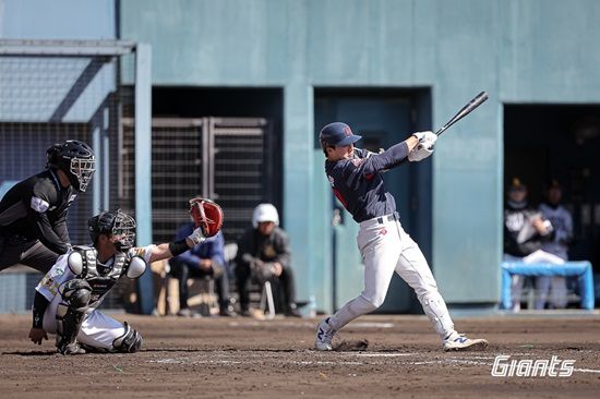롯데 자이언츠 내야수 한태양이 미야자키 구춘대회 경기에 출전해 인상적인 경기력을 선보였다. 롯데 자이언츠