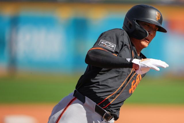 샌프란시스코 자이언츠 외야수 이정후가 7일 미국 미국 애리조나주 스코츠데일에 위치한 스코츠데일 스타디움에서 열린 2025 미국프로야구 메이저리그 시카고 화이트삭스와의 시범경기에 3번타자 겸 중견수로 선발 출전해 3타수 1안타 1홈런 2타점을 기록했다. AP 연합뉴스