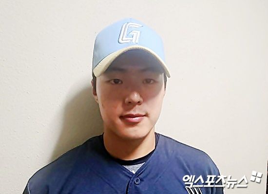 롯데 자이언츠 내야수 한태양이 일본 미야자키 스프링캠프에서 인터뷰에 응하고 있다. 미야자키, 김근한 기자