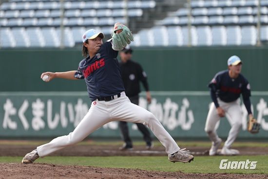 롯데 자이언츠 투수 정철원이 일본 미야자키 캠프 실전 경기 등판을 소화하고 있다. 롯데 자이언츠