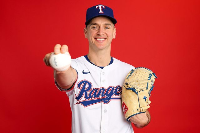 2020~2023 시즌 KBO리그 삼성 라이온즈의 에이스로 활약했던 투수 데이비드 뷰캐넌이 텍사스 레인저스 소속으로 7일(한국시간) 미국 메이저리그 시범경기 LA 다저스전에 선발등판, 오타니 쇼헤이에게 2루타를 허용하는 등 1이닝 1실점을 기록했다. 사진 연합뉴스