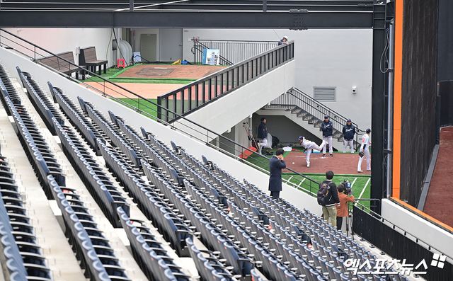 6일 오후 대전 한화생명 볼파크에서 열린 한화 청백전 경기, 몬스터월 뒤로 보이는 복층 불펜의 모습. 대전, 김한준 기자