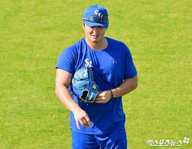 1일 오후 일본 오키나와 온나손 구장에서 열리는 LG 트윈스와 삼성 라이온즈의 연습경기, 삼성 최원태가 훈련에 임하고 있다. 엑스포츠뉴스 DB