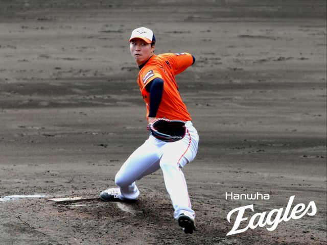 한화 이글스 투수 엄상백이 8일 시범경기 첫 경기 두산전에 선발 등판해 3.2이닝 3실점을 기록했다. 한화 이글스