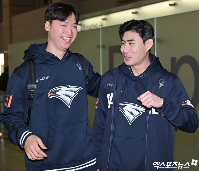 한화 이글스 새 이적생 엄상백과 심우준이 8일 두산과 첫 시범경기에 선발 출전한다. 엑스포츠뉴스 DB