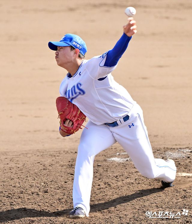 2일 오후 일본 오키나와 온나손 아카마 구장에서 열린 KIA 타이거즈와 삼성 라이온즈의 연습경기, 7회초 삼성 배찬승이 공을 힘차게 던지고 있다. 엑스포츠뉴스 DB