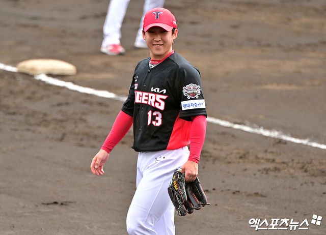 KIA 타이거즈 좌완 영건 윤영철이 9일 부산 사직야구장에서 열린 2025 신한 SOL Bank KBO 시범경기 2차전에서 롯데 자이언츠를 상대로 3이닝 무실점 호투를 펼치고 좋은 컨디션을 과시했다. 사진 엑스포츠뉴스 DB