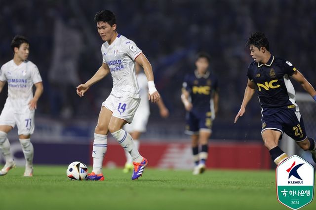 이랜드와 수원이 9일 오후 2시 서울 목동운동장에서 '하나은행 K리그2 2025' 3라운드 맞대결을 갖는다.&nbsp; 개막 후 아직 지지 않은 이랜드는 현재 7위(1승 1무・승점 4), 수원은 2라운드에서 패해 10위(1승 1패・승점 3)에 머물러 있다.&nbsp;한국프로축구연맹