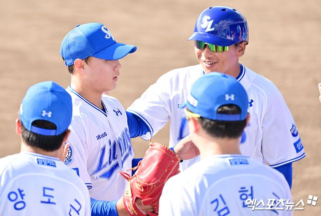 2일 오후 일본 오키나와 온나손 아카마 구장에서 열린 KIA 타이거즈와 삼성 라이온즈의 연습경기, 7회초 수비를 마친 삼성 배찬승이 더그아웃으로 향하고 있다. 엑스포츠뉴스 DB