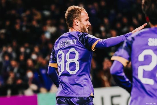 일본 J리그 산프레체 히로시마가 아시아축구연맹(AFC)으로부터 징꼐를 받았다. 이적 이틀 만에 유럽 출신 선수를 출전시키려다가 화를 입었다.&nbsp; AFC가 지난 8일(한국시간) 히로시마와 라이언 시티 세일러스(싱가포르)의 2024-2025시즌 AFC 챔피언스리그 2(ACLT) 8강 1차전 경기를 부정 선수 출전으로 인해 히로시마의 몰수패로 선언했다.&nbsp;히로시마